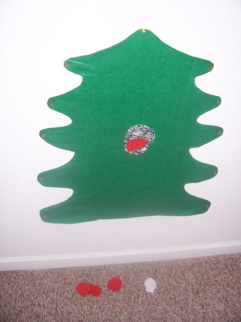 Felt Christmas tree for the kids to decorate again and again!